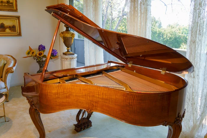 Steinway Medium Grand Piano, in Walnut, 5’7”