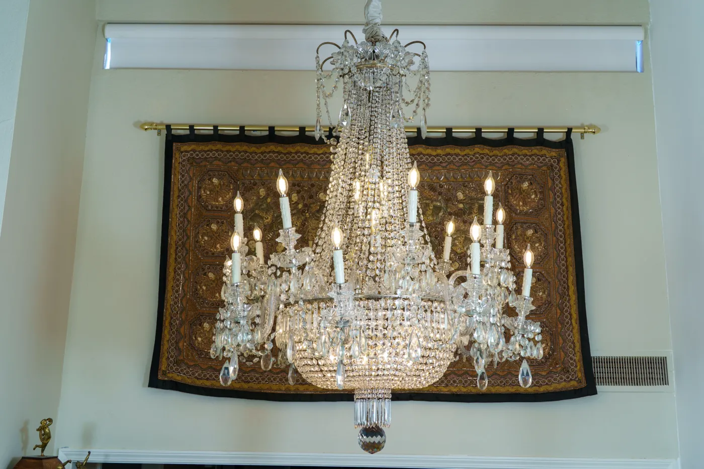 French early 20th c. Baccarat-style Crystal Chandelier, photograph 1